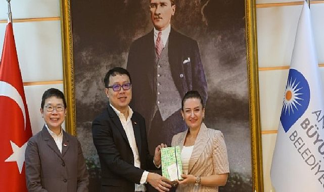 Singapur Cumhuriyeti Büyükelçisi Kok Li Peng’den Özdemir’e ziyaret