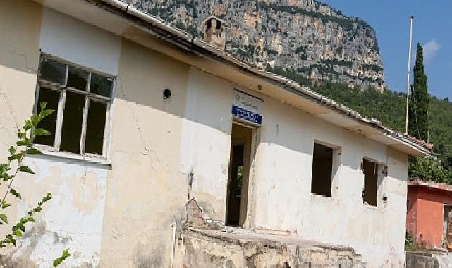 Yenişehir’de işlevsiz okullar ve metruk yapılar yıkılıyor
