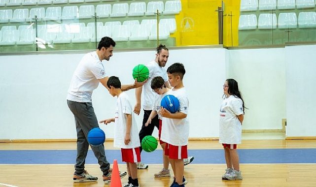 Anadolu Efes One Team kurumsal toplumsal sorumluluk projesiyle EuroLeague One Team Ödülleri’nde finale kald