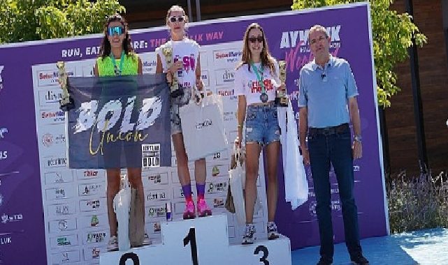 Ayvalık’ta yarı maratonun şampiyonları mükafatlarını aldı