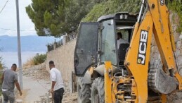 Burhaniye’de yol üretim, bakım ve tamir çalışmalarında yoğun mesai