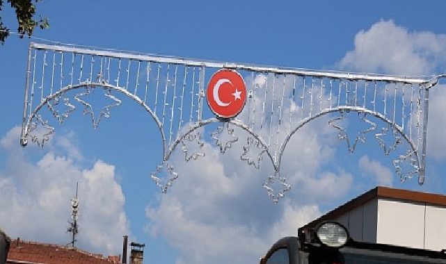 Geyve Çarşısında Dekoratif Aydınlatma Çalışmaları Başladı