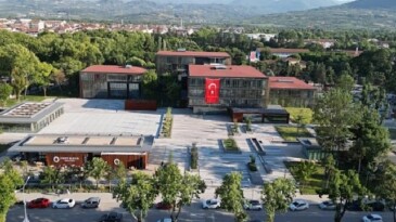 İnegöl Belediyesi’nden 1650 Öğrenciye 3.3 Milyon TL’lik Kırtasiye Takviyesi