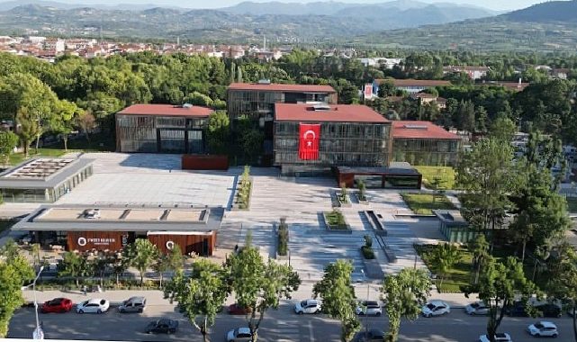 İnegöl Belediyesi’nden 1650 Öğrenciye 3.3 Milyon TL’lik Kırtasiye Takviyesi