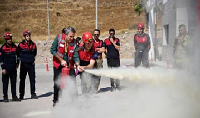 İtfaiye Haftası’nda Dikili’de nefes kesen tatbikat