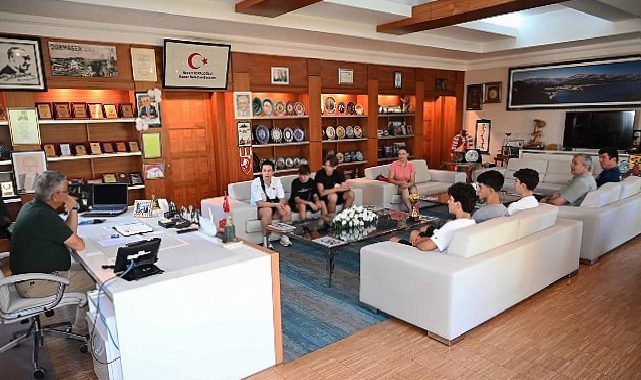 Kemer Belediye Merkez Spor U16 Basketbol Takımı turnuvada şampiyon oldu