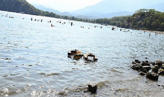 Kemer’de 575 metrelik deniz bariyeri takıldı