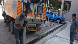 Kemer’de okul bahçelerinde yeni eğitim yılı öncesi paklık çalışması