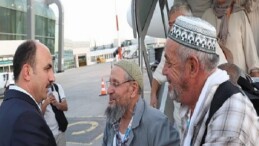 Lider Altay, Kutsal Topraklardan Dönen Vefa Umresi Birinci Kafilesinin Dönüş Heyecanına Ortak Oldu