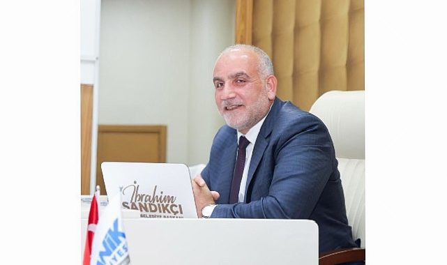 Lider Sandıkçı: “Üniversiteyi kazanan tüm öğrencilerimize burs dayanağı sağlıyoruz”