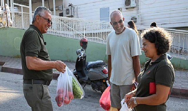 Lider Topaloğlu’ndan pazar esnafına ziyaret