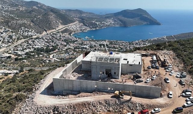 Lider Vekili Özdemir büyükşehirin Kaş’taki yatırımlarını inceledi