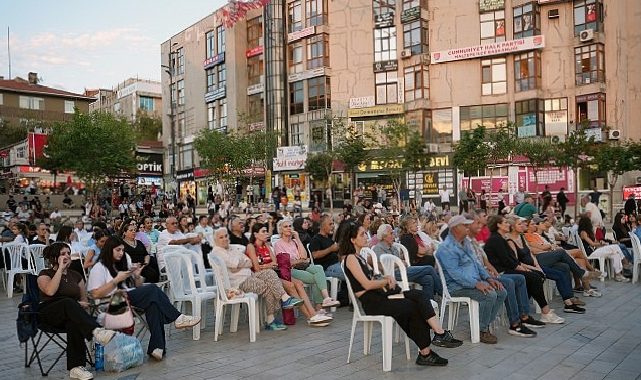 Maltepe’de yarı final coşkusu dev ekranda izlendi