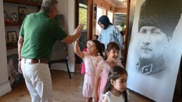 Minik yürekler bağış sertifikasını Lider Topaloğlu’na sundu
