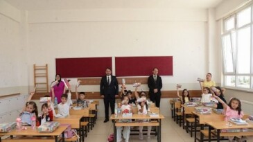 Miniklere Lider Çırpanoğlu’ndan Eğitim Takviyesi ve İkram Sürprizi