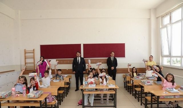 Miniklere Lider Çırpanoğlu’ndan Eğitim Takviyesi ve İkram Sürprizi