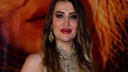 Nükhet Duru’dan Modacısı Zeynep Bozkaya’ya Kulisinde Övgü Yağmuru: “Kaya Üzere Modacım Beni de Taş Üzere Yaptı!”
