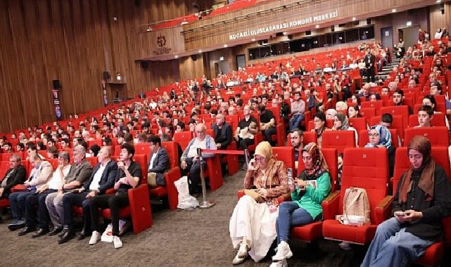 Afyoncu’dan Kocaeli Kitap Fuarı’nda tarih dersi; “Geçmiş, geleceği inşa etmek için okunmalı”