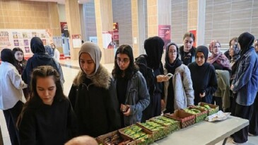 Bayrampaşa Belediyesi’nden lise son sınıf öğrencilerine YKS semineri