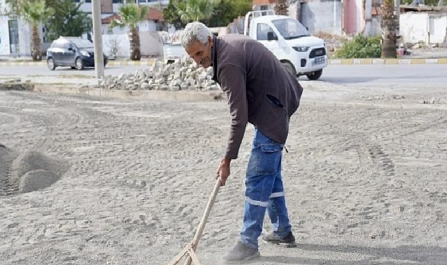 Burhaniye Belediyesi Fen İşleri Gruplarından Kesintisiz Hizmet