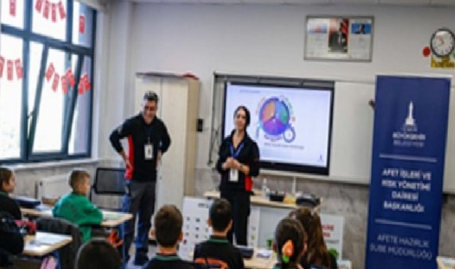 Büyükşehir’den öğrencilere zelzele çantası ve afet eğitimi