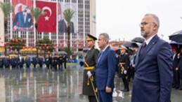 Cumhuriyet Bayramı kutlamaları çelenk sunma töreni ile başladı