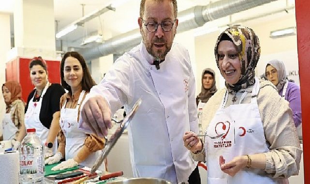 Düzgünlükle Pişen Hayatlar’ın yeni durağı İstanbul