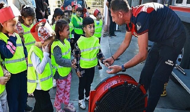 Efes Selçuklu Miniklerden İtfaiye Haftası’nda Manalı Ziyaret