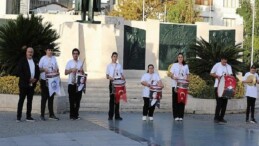 Efes Selçuk’ta Pürüz Tanımayan Gençlerden Cumhuriyet Coşkusu