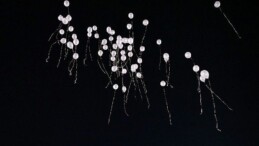 Gökyüzüne pembe balon bıraktılar