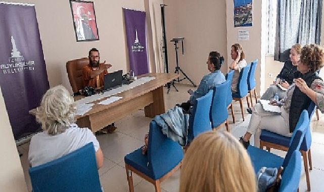 İzmir’de müelliflik seyahati başladı