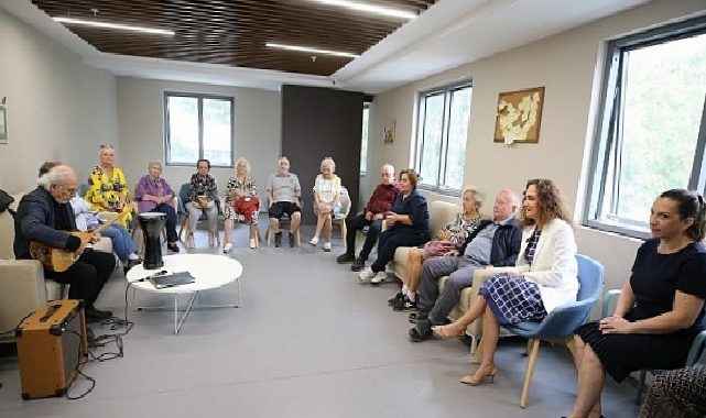 Karşıyaka’da “Dünya Yaşlılar Günü” sevinçle kutlandı