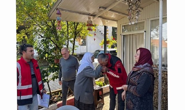 Kartepe Belediyesi Selden Etkilenen Vatandaşları Yalnız Bırakmıyor