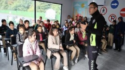 Kartepe’de Minik Öğrenciler Trafik Kurallarını Uygulamalı Öğreniyor