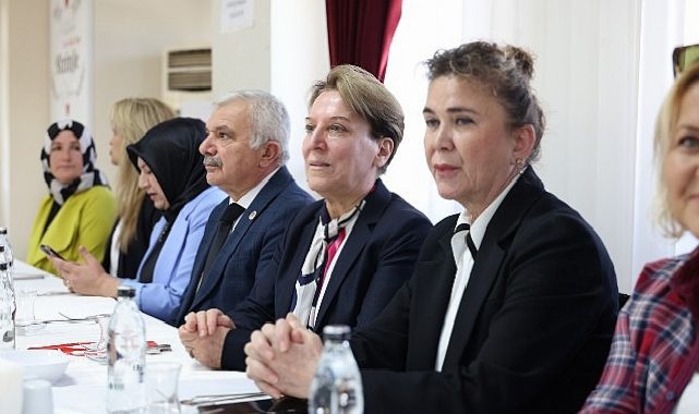 Keçiören’de “Değerlerimizin İzinde Bayan ve Aile” Söyleşisi Düzenlendi