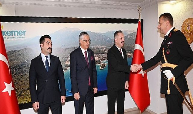 Kemer’de Cumhuriyet Bayramı coşkusu