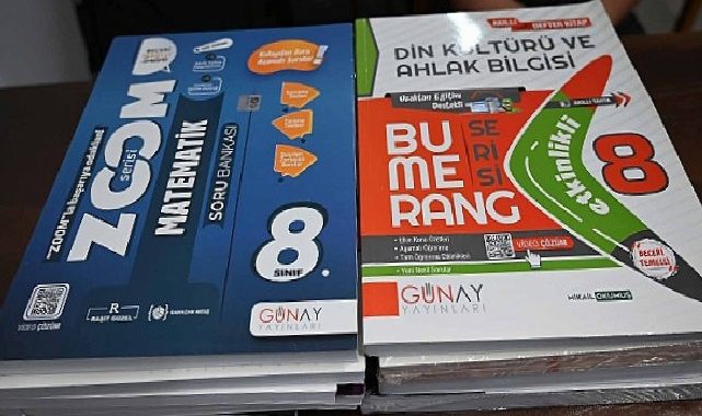 Kemer’de sekizinci sınıf öğrencilerine fiyatsız ders kitapları dağıtıldı