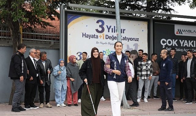 Konya Büyükşehir’de Vazifeye Yeni Başlayan Zabıta Çalışanına Görme Engelli Bireylerden Farkındalık Eğitimi