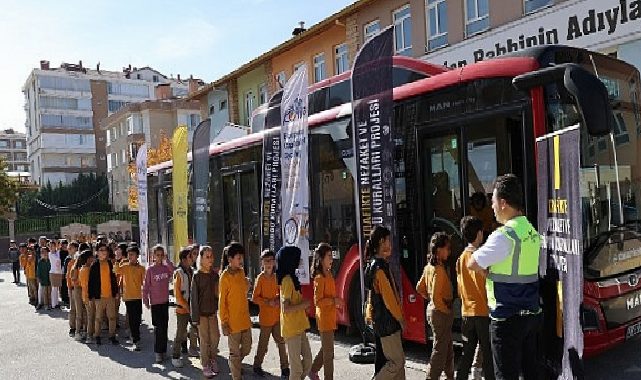 Lider Altay: “Nezaket Otobüsü ile Öğrencilere Trafikte Saygıyı, Müsamahayı ve Nezaketin Kıymetini Anlatıyoruz”