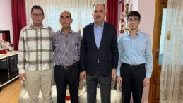 Lider Altay, “Vefa Umresi” ile Kutsal Topraklara Giden Vatandaşları Meskenlerinde Ziyaret Etti