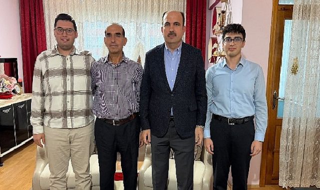 Lider Altay, “Vefa Umresi” ile Kutsal Topraklara Giden Vatandaşları Meskenlerinde Ziyaret Etti