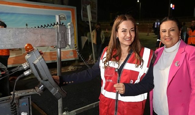 Lider Vekili Büşra Özdemir’den gece mesaisindeki asfalt takımlarına ziyaret