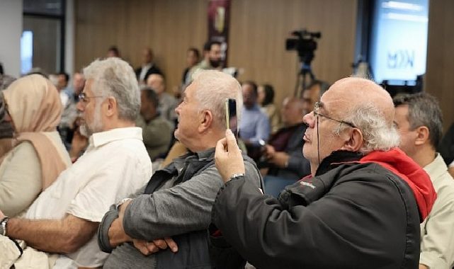 Şahin, Kitap Fuarı’nda uyardı: “Zihnimiz ele geçiriliyor”